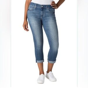Signature by Levi Strauss Women's Modern Capri Blue Jeans